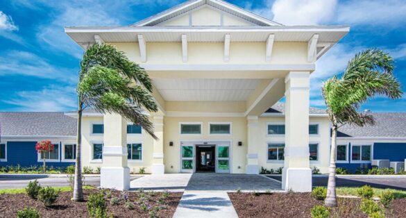 Hampton-Manor-Main-Enterance-2